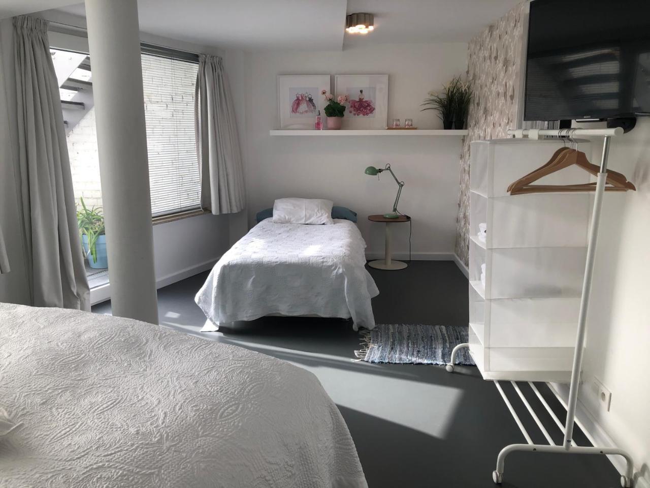 Guesthouse Poppies , Free Parking Oostende Bagian luar foto